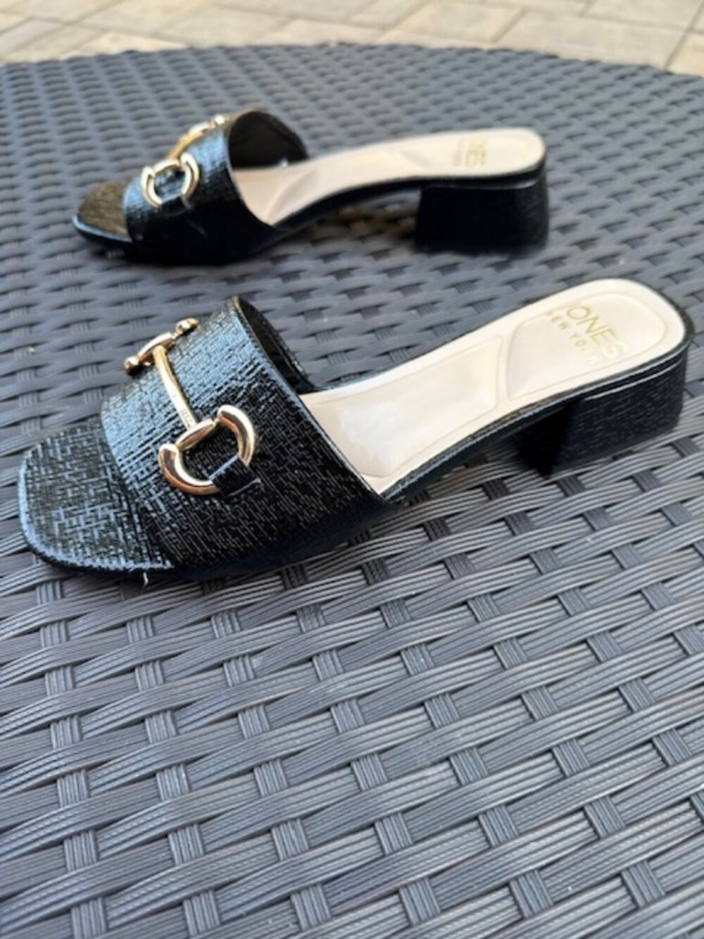 Jones New York Slide Sandals Low Block Heel Slip On Square Toe Gold Hardware 6.5